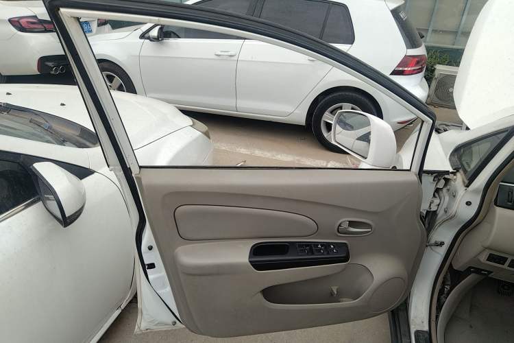 Used Venucia D50 2015 1.6L Manual Fashion Edition Left Front Door Interior
