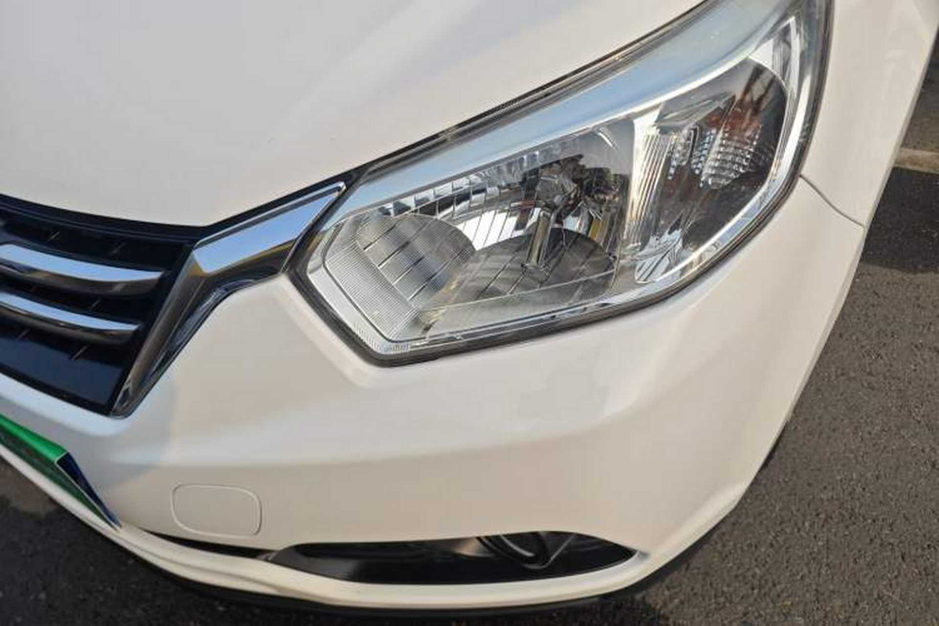 Used Venucia D50 2015 1.6L Automatic Luxury Edition Left Front Headlight