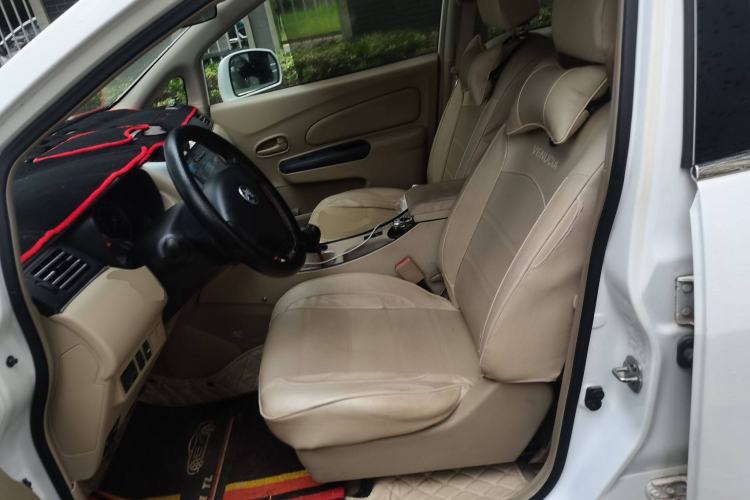 Used Venucia D50 2015 1.6L Manual Fashion Edition Left Front Seat