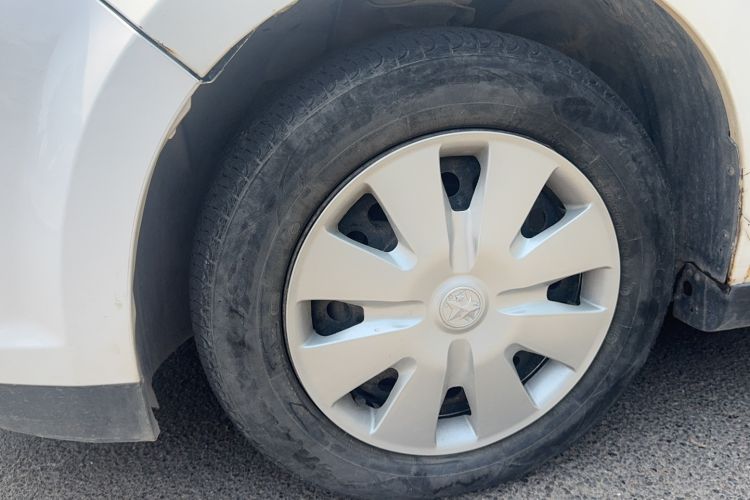 Used Venucia D50 2015 1.6L Manual Fashion Edition Left Front Wheel Hub