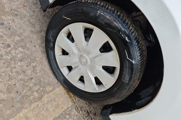 Used Venucia D50 2015 1.6L Manual Fashion Edition Left Front Wheel Hub