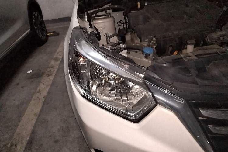 Used Venucia D50 2015 1.6L Automatic Fashion Edition Right Front Headlight