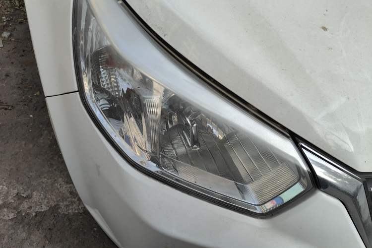 Used Venucia D50 2015 1.6L Manual Fashion Edition Right Front Headlight