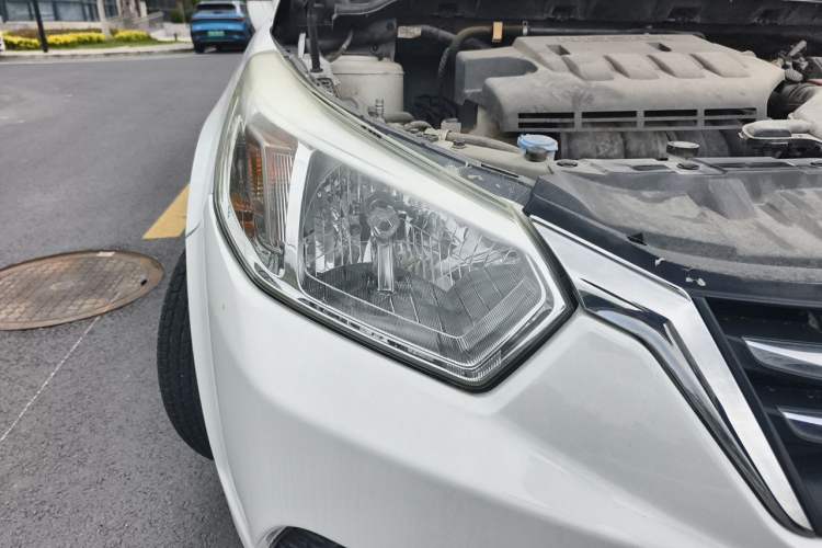 Used Venucia D50 2015 1.6L Manual Luxury Edition Right Front Headlight