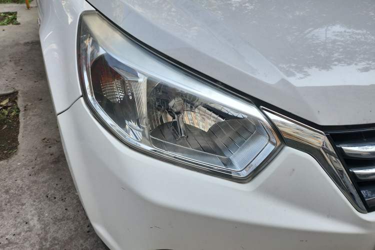 Used Venucia D50 2015 1.6L Manual Fashion Edition Right Front Headlight