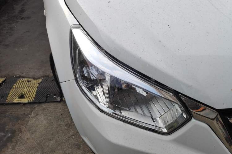 Used Venucia D50 2015 1.6L Automatic Fashion Edition Right Front Headlight