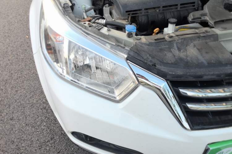 Used Venucia D50 2015 1.6L Manual Fashion Edition Right Front Headlight