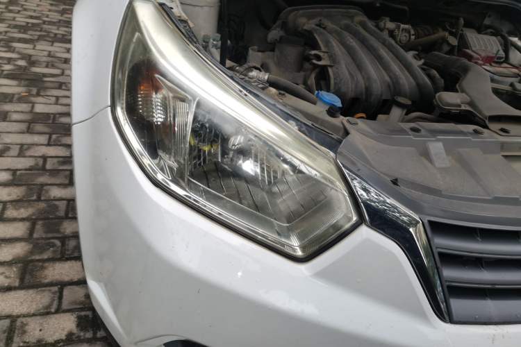 Used Venucia D50 2015 1.6L Manual Fashion Edition Right Front Headlight