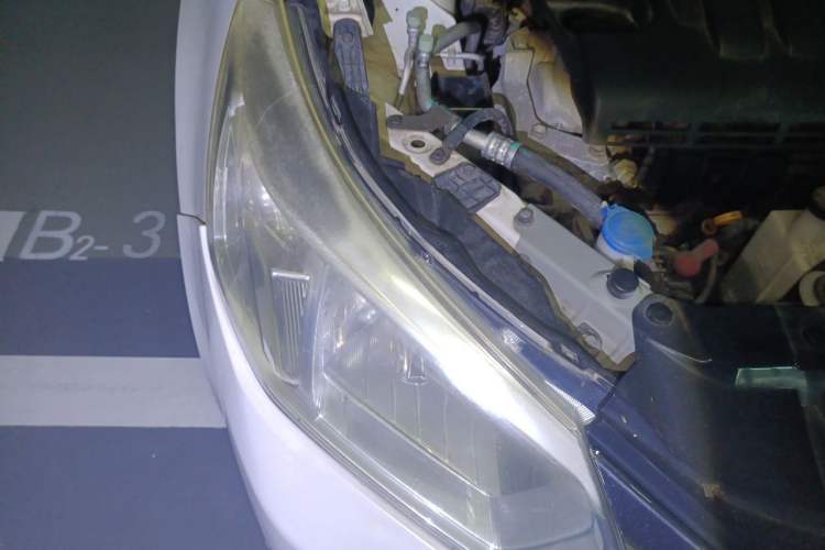 Used Venucia D50 2015 1.6L Automatic Fashion Edition Right Front Headlight