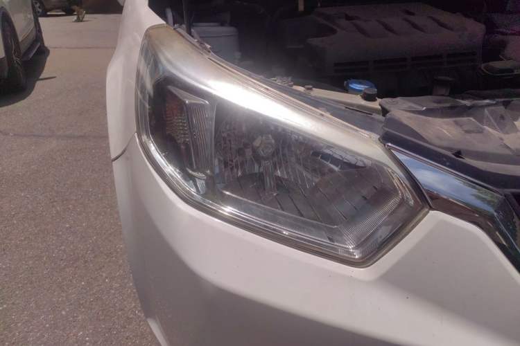 Used Venucia D50 2015 1.6L Automatic Fashion Edition Right Front Headlight
