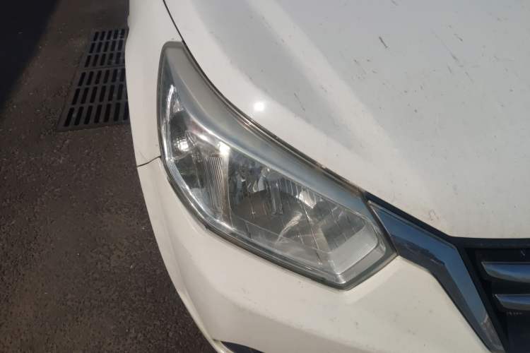 Used Venucia D50 2015 1.6L Manual Fashion Edition Right Front Headlight