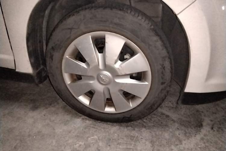 Used Venucia D50 2015 1.6L Automatic Fashion Edition Right Front Wheel Hub