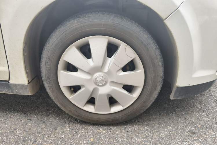 Used Venucia D50 2015 1.6L Manual Fashion Edition Right Front Wheel Hub