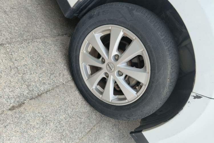 Used Venucia D50 2015 1.6L Manual Fashion Edition Right Front Wheel Hub