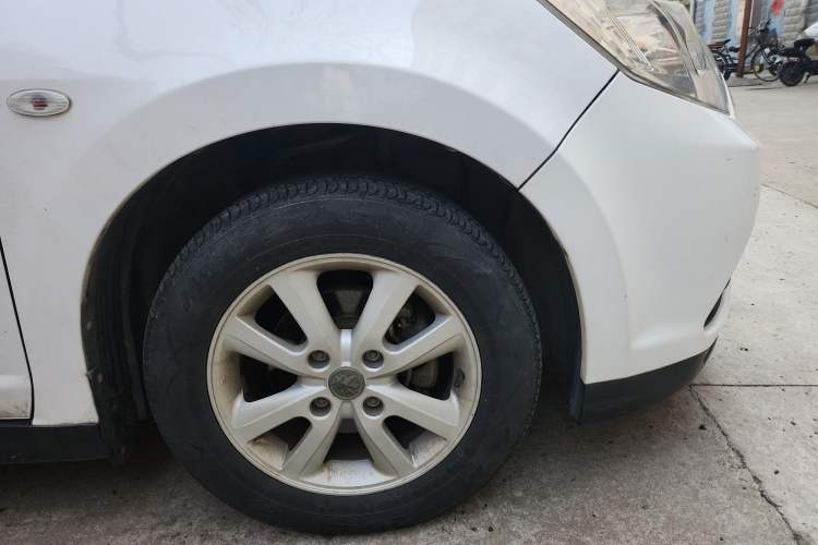 Used Venucia D50 2015 1.6L Manual Fashion Edition Right Front Wheel Hub