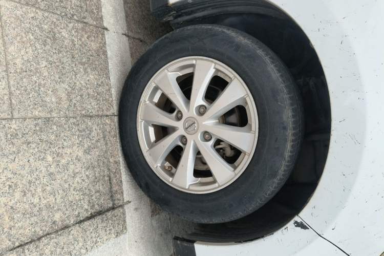 Used Venucia D50 2015 1.6L Manual Fashion Edition Right Front Wheel Hub