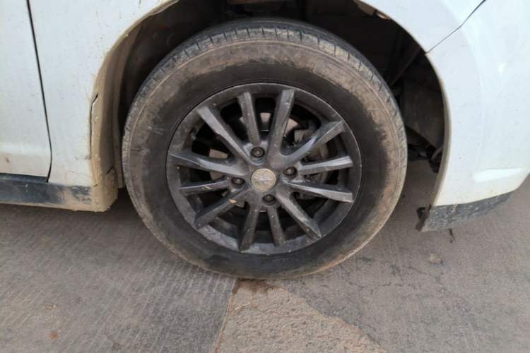 Used Venucia D50 2015 1.6L Manual Fashion Edition Right Front Wheel Hub