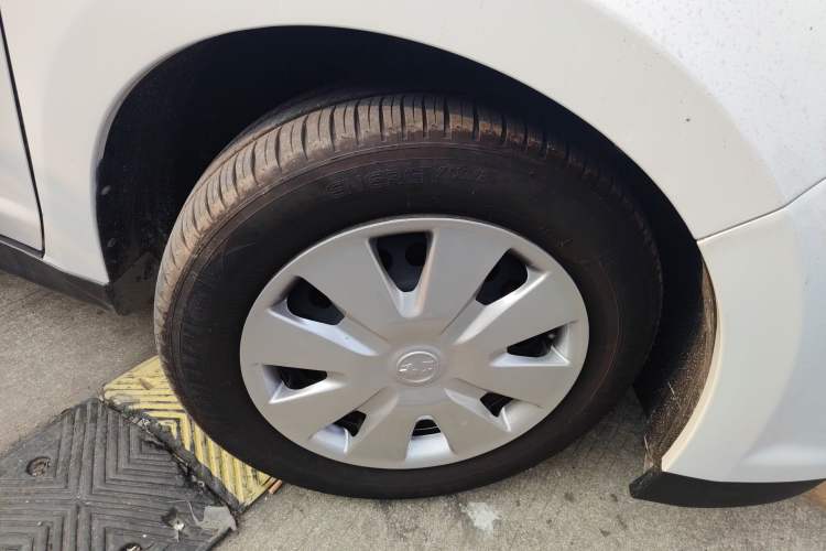 Used Venucia D50 2015 1.6L Automatic Fashion Edition Right Front Wheel Hub