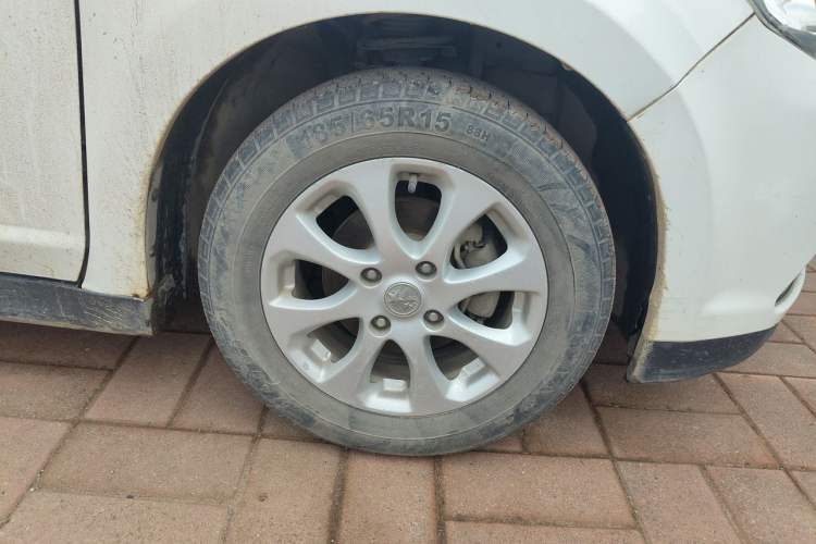 Used Venucia D50 2015 1.6L Manual Luxury Edition Right Front Wheel Hub