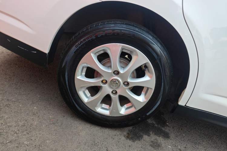 Used Venucia D50 2015 1.6L Automatic Luxury Edition Right Rear Wheel Hub