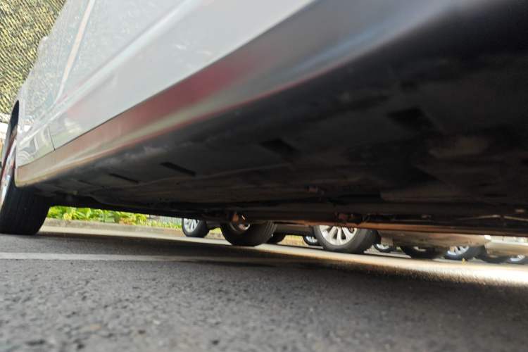 Used Venucia D50 2015 1.6L Automatic Luxury Edition Right Side Sill