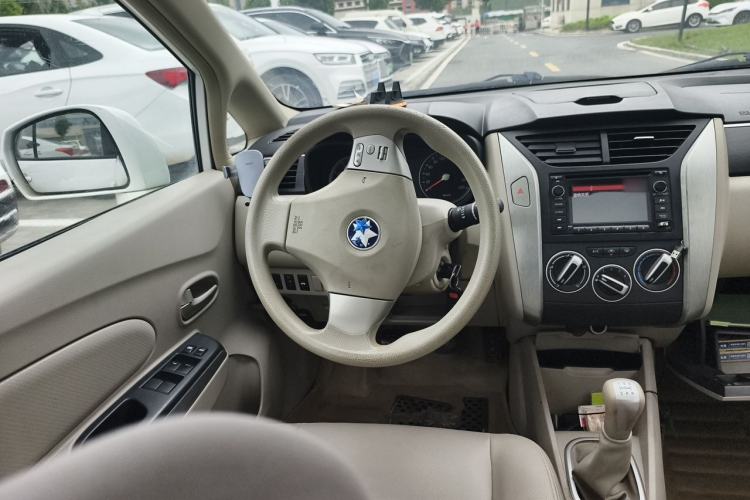 Used Venucia D50 2015 1.6L Manual Luxury Edition Steering Wheel