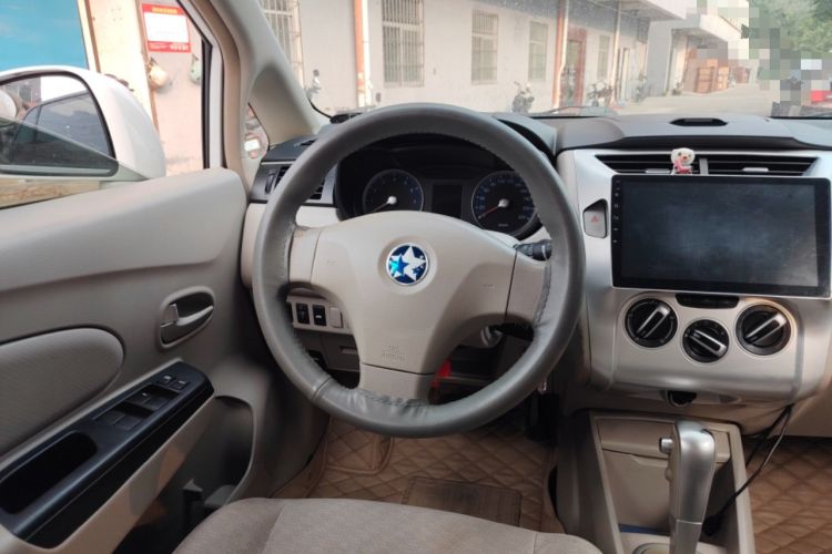 Used Venucia D50 2015 1.6L Automatic Fashion Edition Steering Wheel