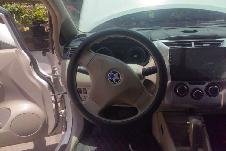 Used Venucia D50 2015 1.6L Automatic Fashion Edition Steering Wheel