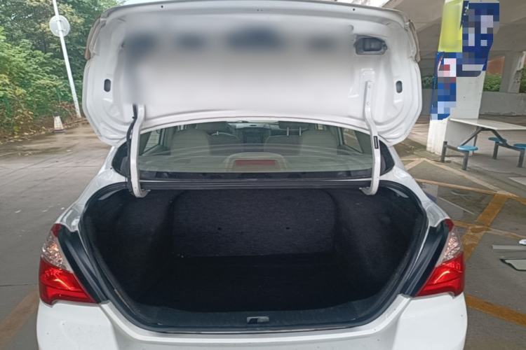 Used Venucia D50 2015 1.6L Manual Luxury Edition Trunk