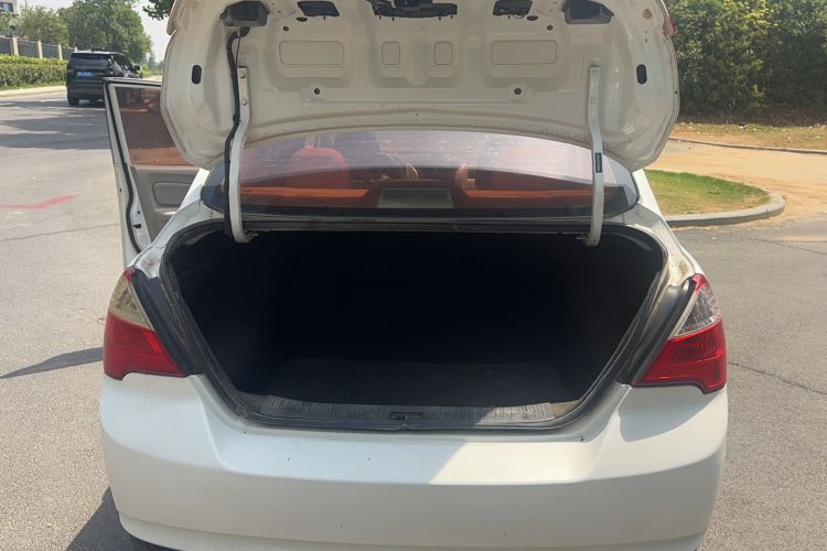 Used Venucia D50 2015 1.6L Manual Fashion Edition Trunk
