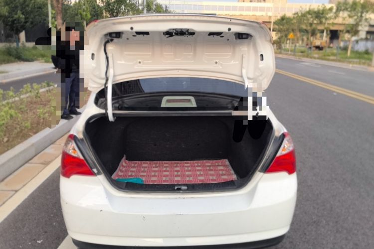 Used Venucia D50 2015 1.6L Manual Fashion Edition Trunk
