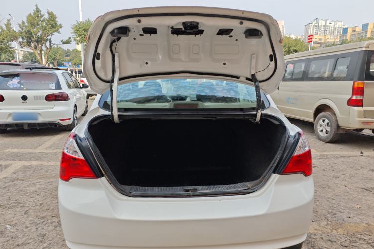 Used Venucia D50 2015 1.6L Manual Fashion Edition Trunk