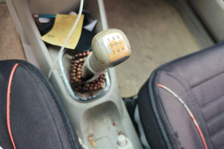 Used Venucia D50 2016 1.6L Manual Elite Edition Gear Lever