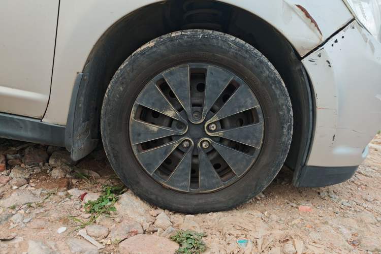 Used Venucia D50 2016 1.6L Manual Elite Edition Right Front Wheel Hub