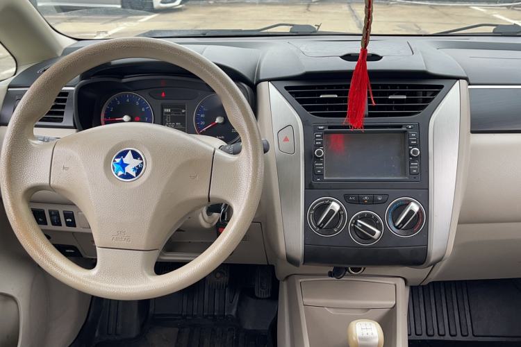 Used Venucia D50 2016 1.6L Manual Elite Edition Center Console