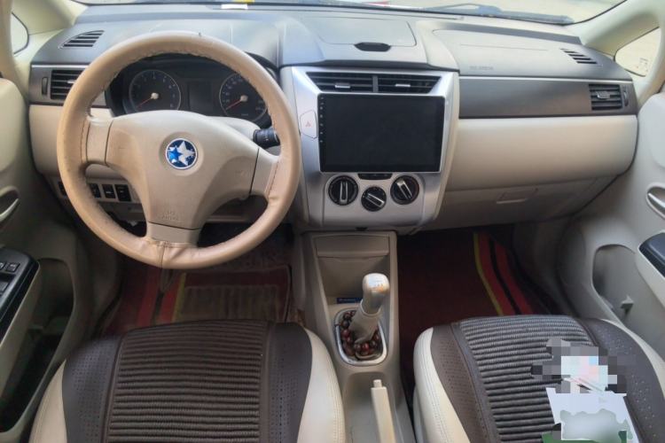 Used Venucia D50 2016 1.6L Manual Elite Edition Center Console