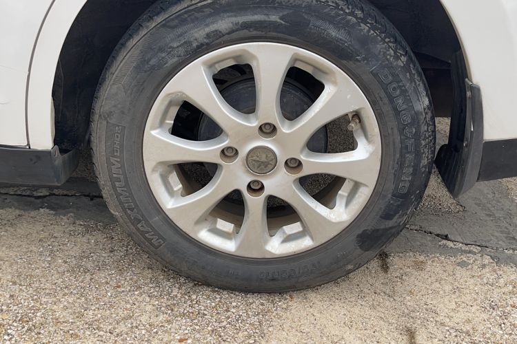 Used Venucia D50 2016 1.6L Manual Elite Edition Exterior 2