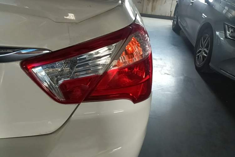 Used Venucia D50 2016 1.6L Manual Elite Edition Exterior 3