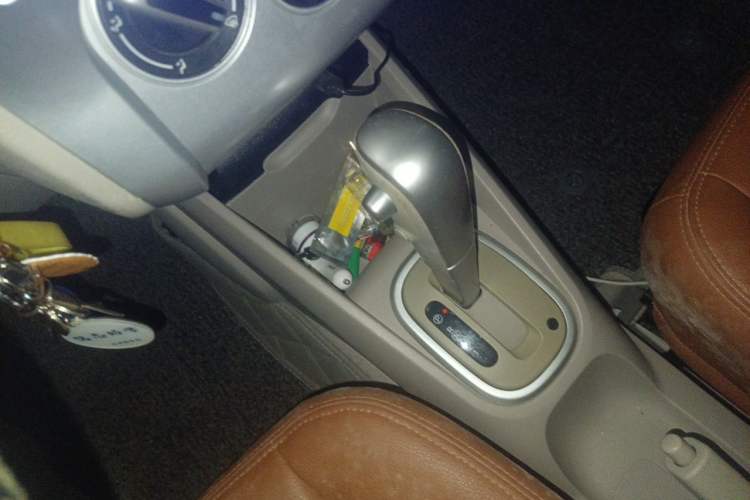 Used Venucia D50 2016 1.6L Automatic Elite Edition Gear Lever