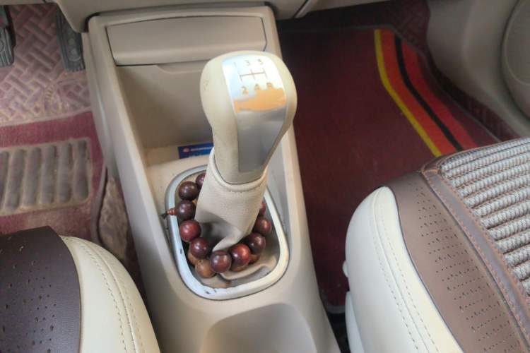Used Venucia D50 2016 1.6L Manual Elite Edition Gear Lever
