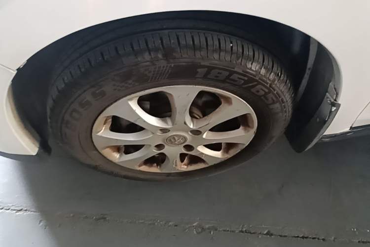 Used Venucia D50 2016 1.6L Manual Elite Edition Left Front Wheel Hub
