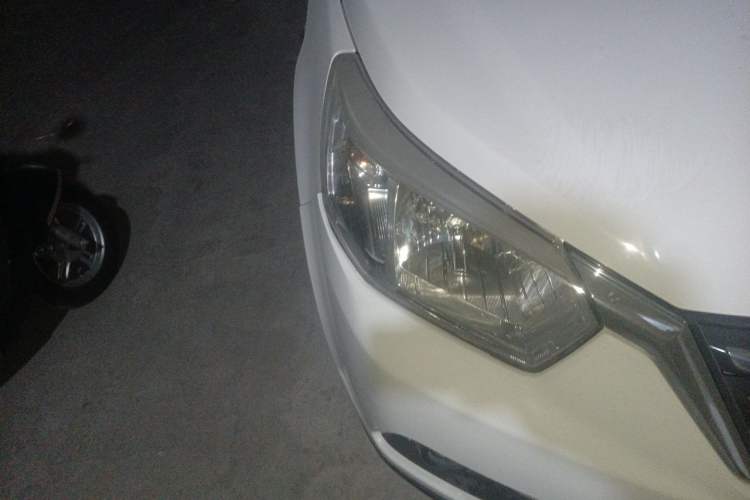 Used Venucia D50 2016 1.6L Automatic Elite Edition Right Front Headlight