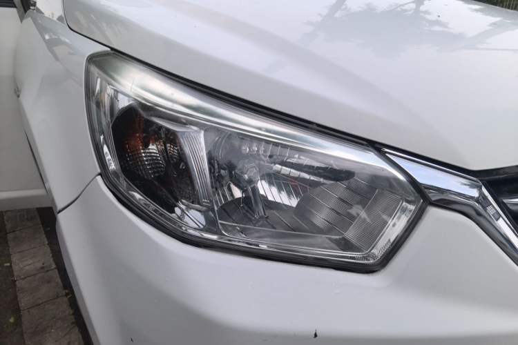 Used Venucia D50 2016 1.6L Manual Elite Edition Right Front Headlight