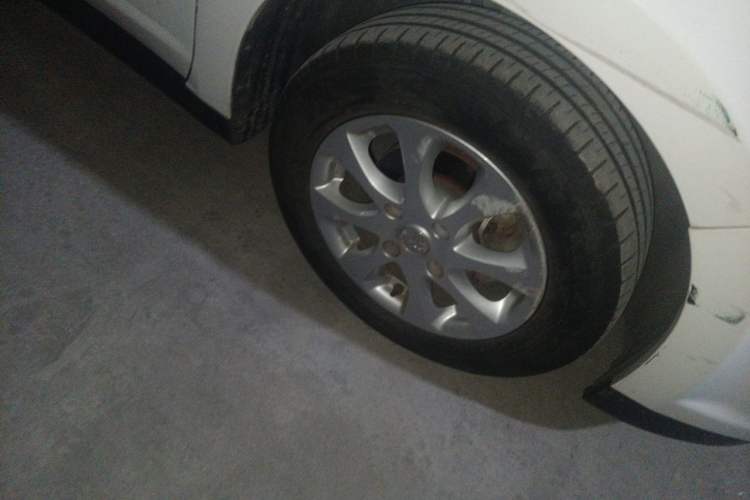 Used Venucia D50 2016 1.6L Automatic Elite Edition Right Front Wheel Hub