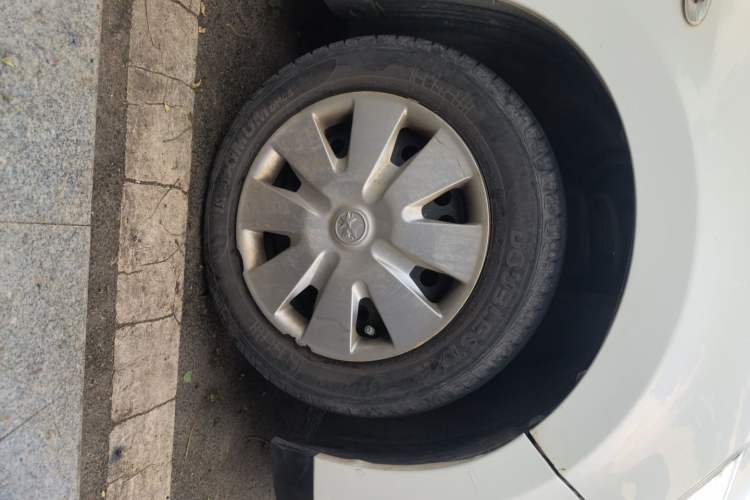 Used Venucia D50 2016 1.6L Manual Elite Edition Right Front Wheel Hub