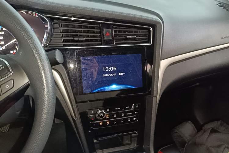 Used Venucia D60 2018 1.6L Manual Smart Connect Elite Edition Audio And AC Panel