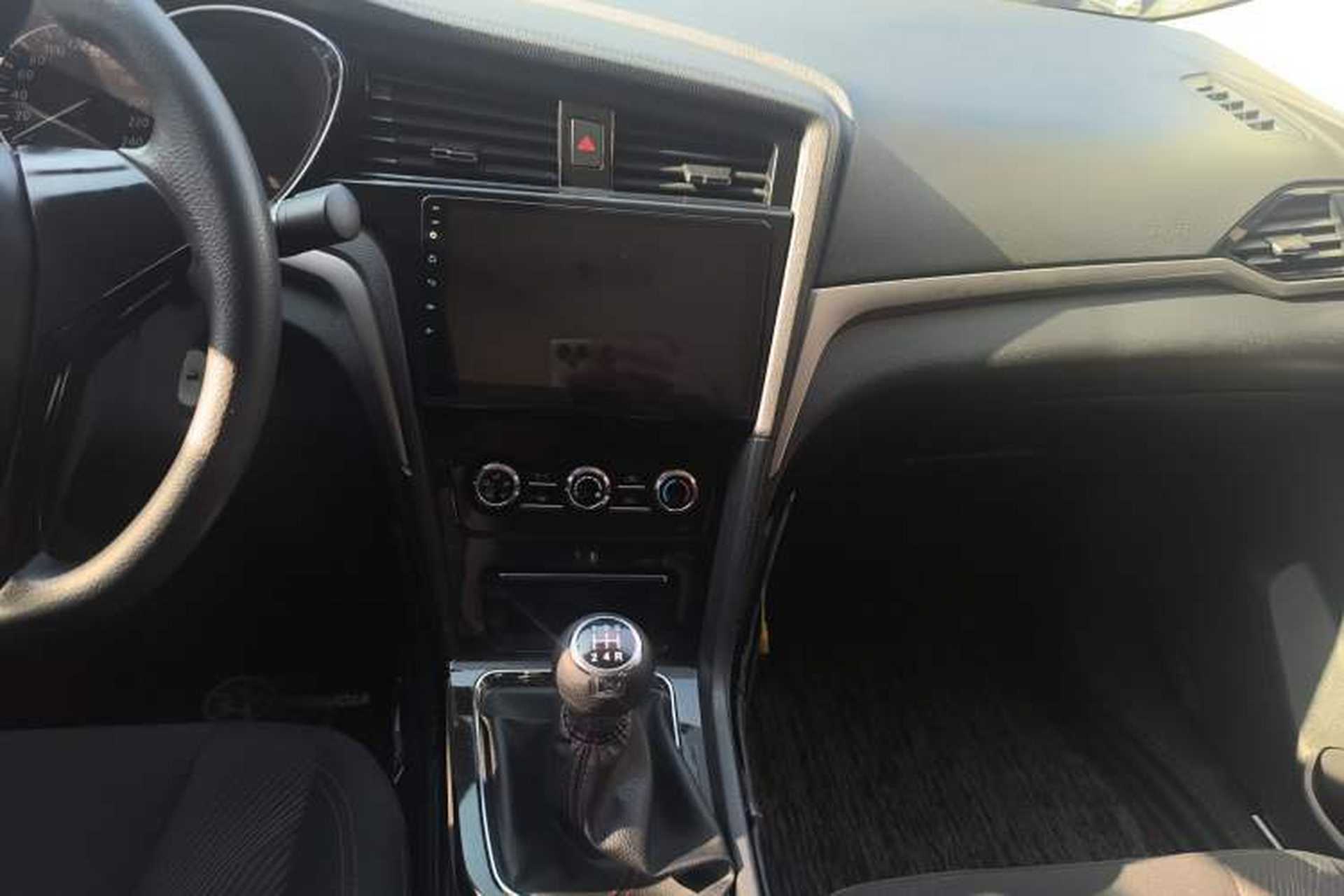 Used Venucia D60 2018 1.6L Manual Comfort Edition Audio And AC Panel