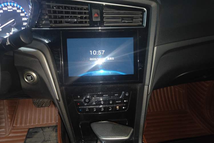 Used Venucia D60 2018 1.6L CVT Smart Connect Elite Edition Audio And AC Panel