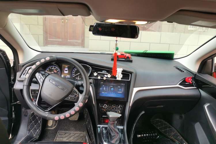 Used Venucia D60 2018 1.6L CVT Smart Connect Elite Edition Center Console