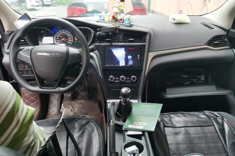 Used Venucia D60 2018 1.6L Manual Fashion Edition Center Console